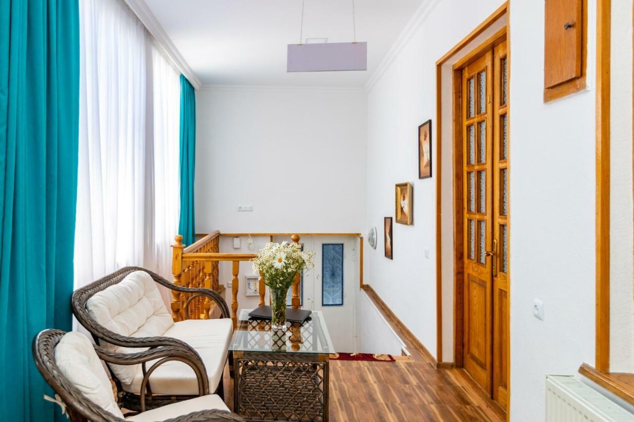 Guest House Nana Tbilisi Exterior foto