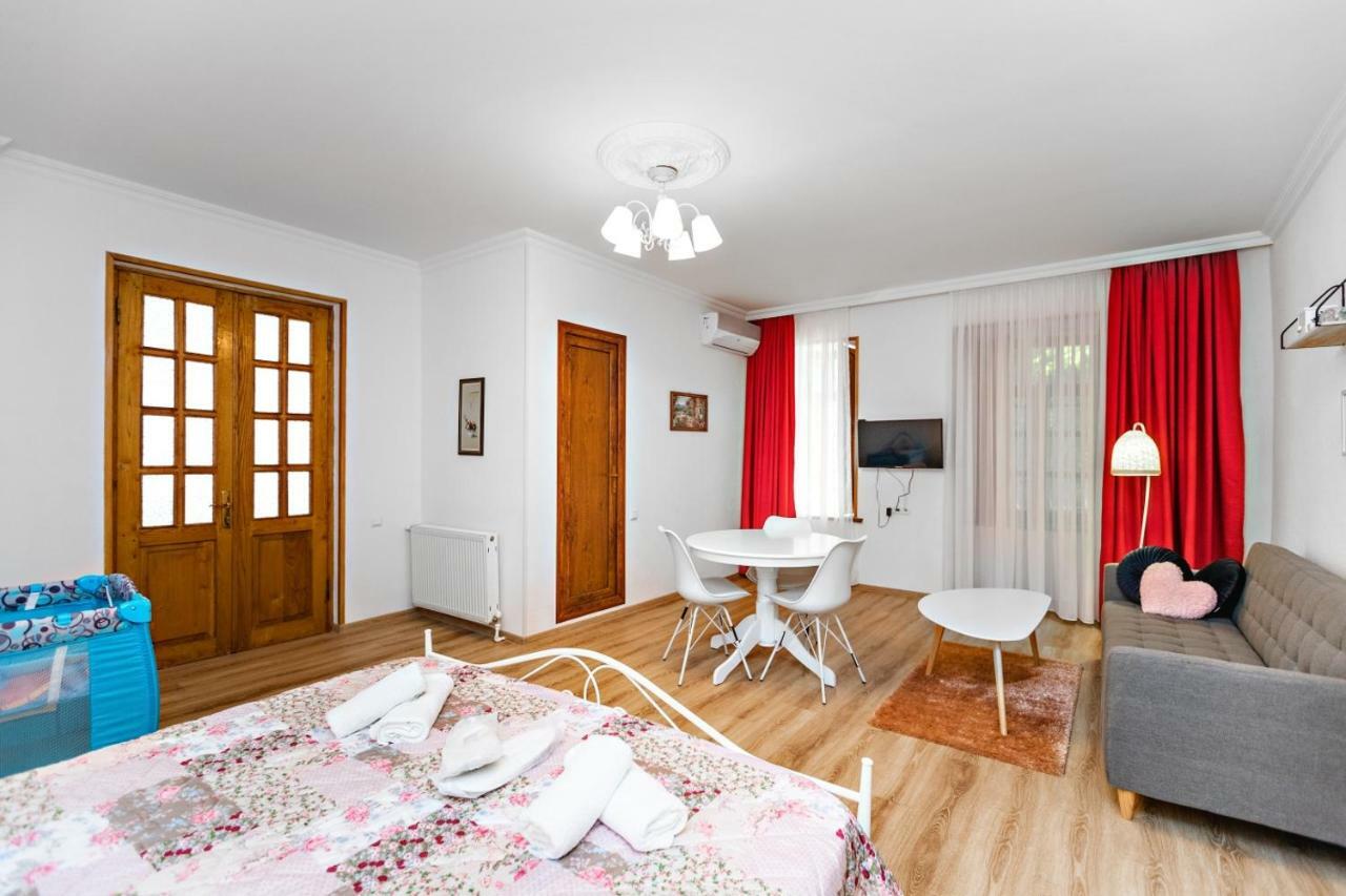 Guest House Nana Tbilisi Exterior foto