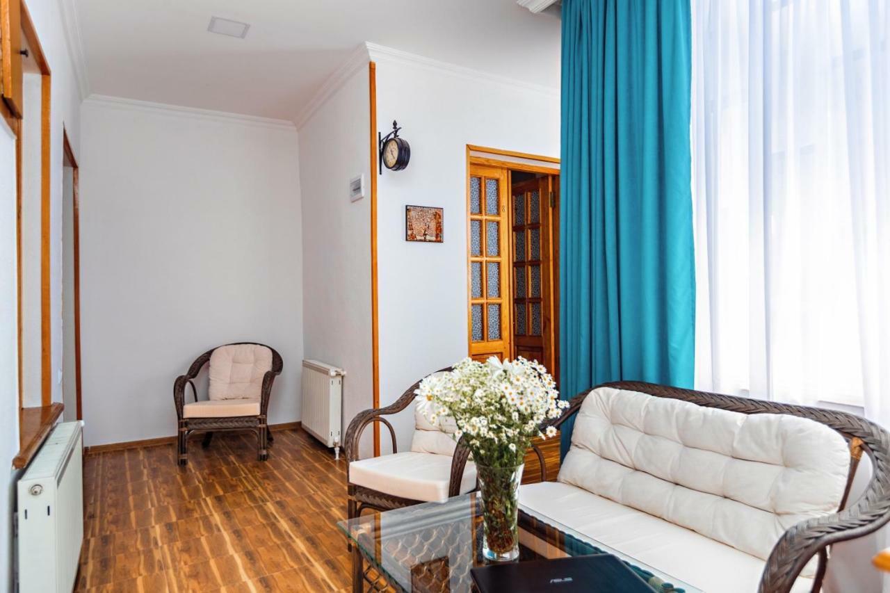 Guest House Nana Tbilisi Exterior foto