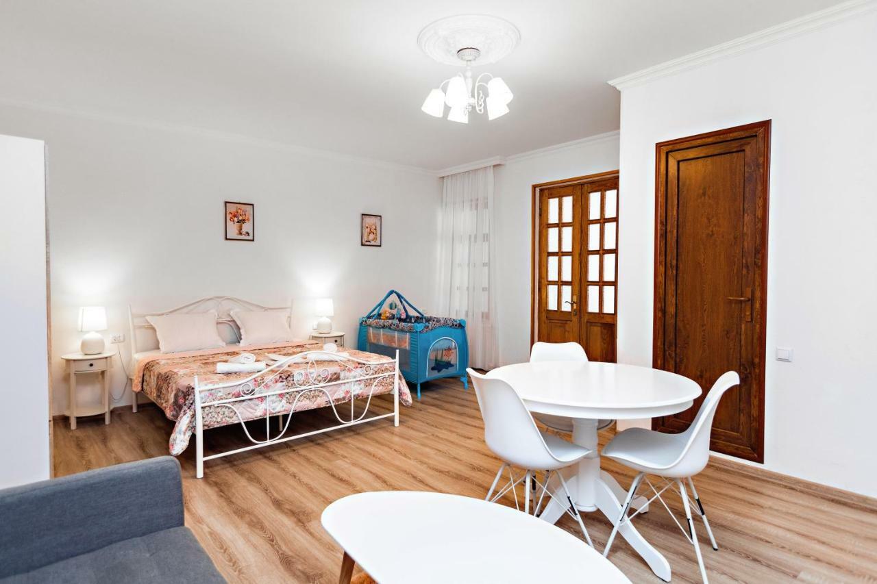 Guest House Nana Tbilisi Exterior foto