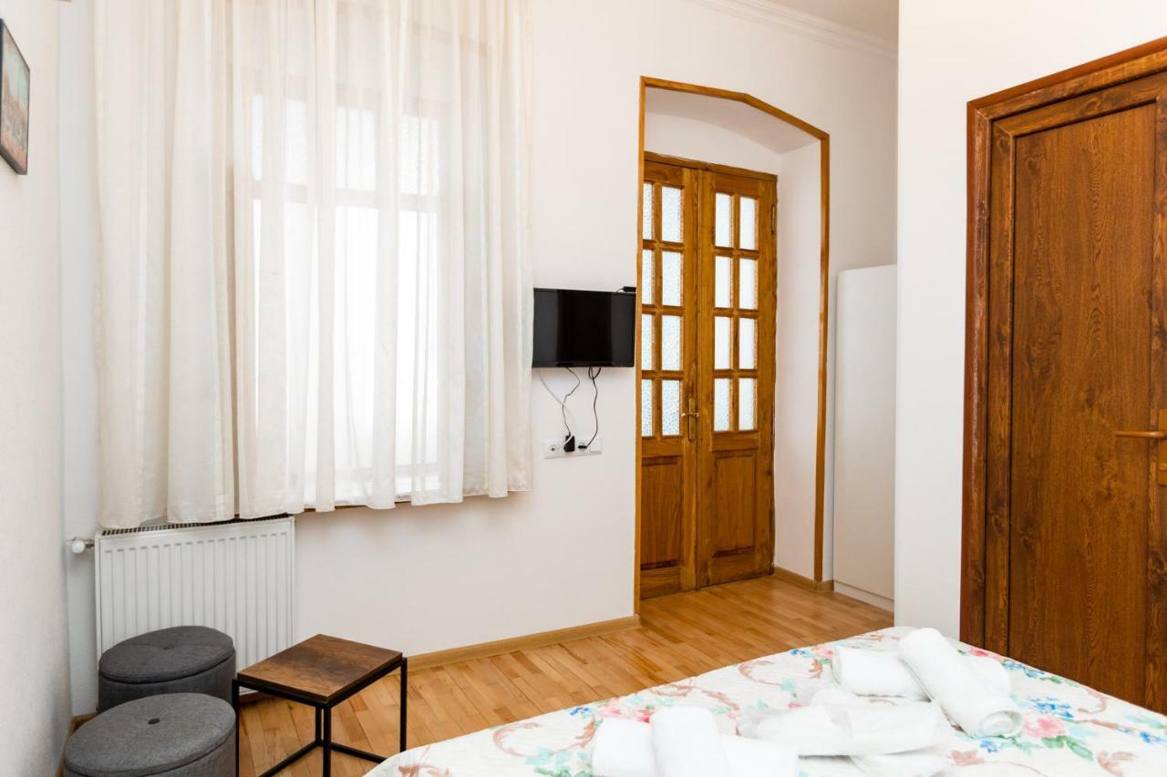 Guest House Nana Tbilisi Exterior foto